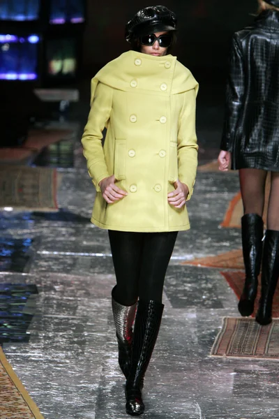 Look 16